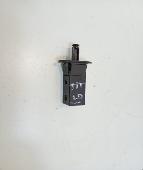 Buton usita rezervor 82289392 BMW Seria 7 E65/E66 [facelift] [2005 - 2008]