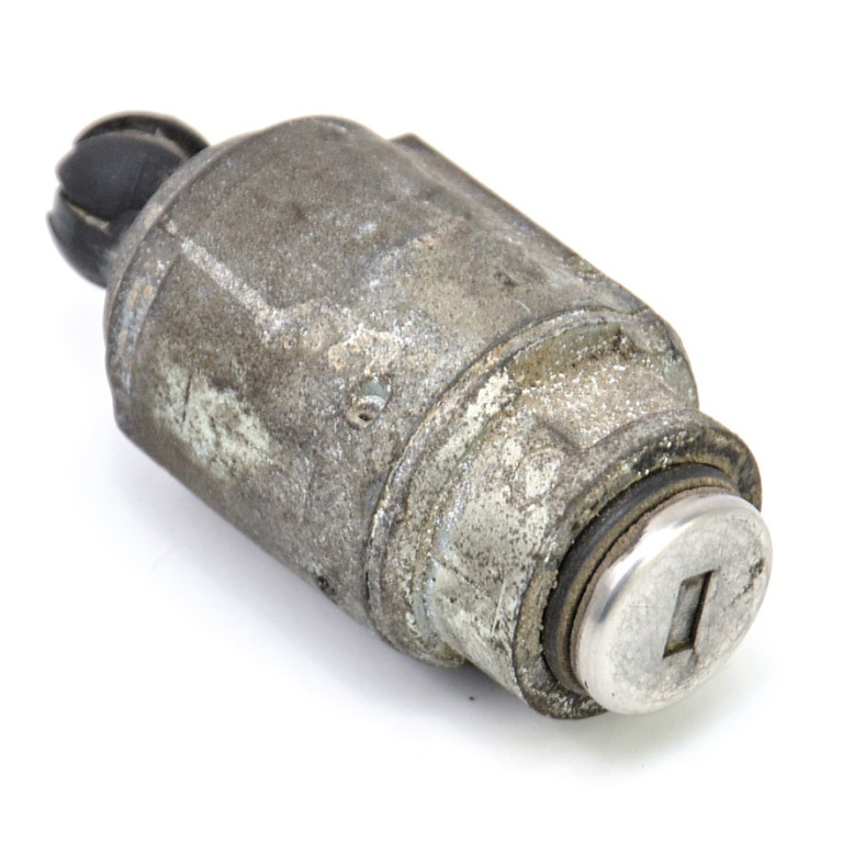Butuc Capota Ford FOCUS Mk 2 2005 - 2010 4M5AR16C826AD, 4M5A-R16C826-AD