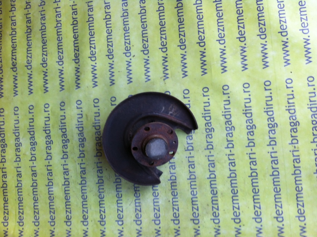 Butuc dreapta spate Volkswagen VW Bora [1998 - 2005] Sedan 1.6 16V MT (105 hp) (1J2) 16V