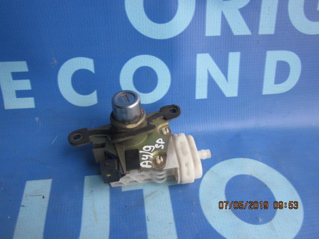 Butuc portbagaj Audi A4; 8D0862055