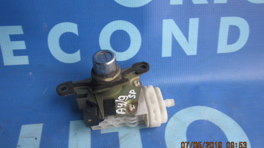 Butuc portbagaj Audi A4; 8D0862055
