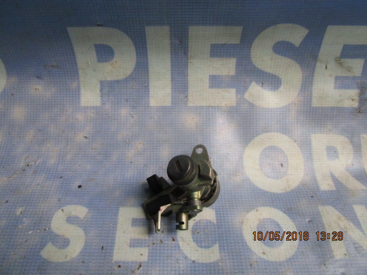 Butuc portbagaj Audi A4 ; 8E0827573