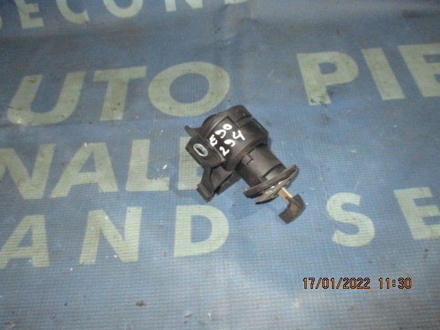 Butuc portbagaj BMW E90 2006; 7117926