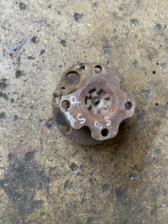 Butuc roata dreapta spate Volkswagen VW Bora [1998 - 2005] Sedan 1.9 TDI MT (150 hp) (1J2)