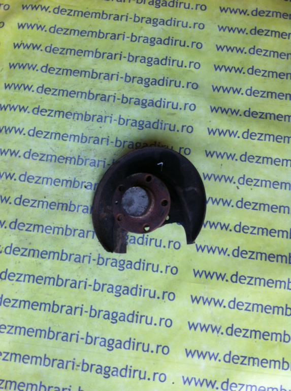 Butuc stanga spate Volkswagen Bora [1998 - 2005] Sedan 1.6 16V MT (105 hp) (1J2) 16V