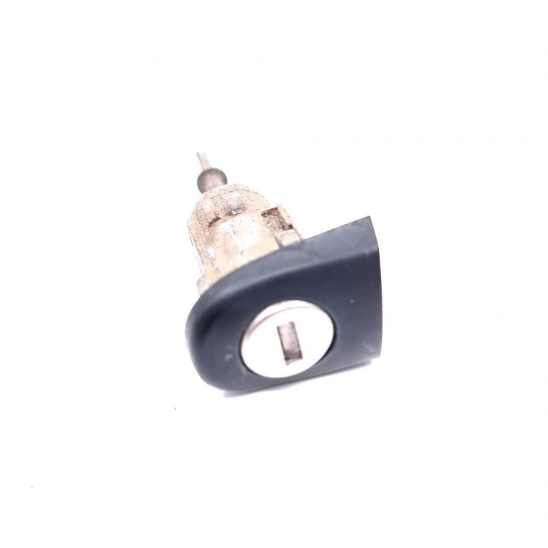 Butuc Usa Fata Vw Golf 4 1997-2004 1.4 16V Akq Benzina Stanga 1U0837167, 1U0837168, 1U0837167168