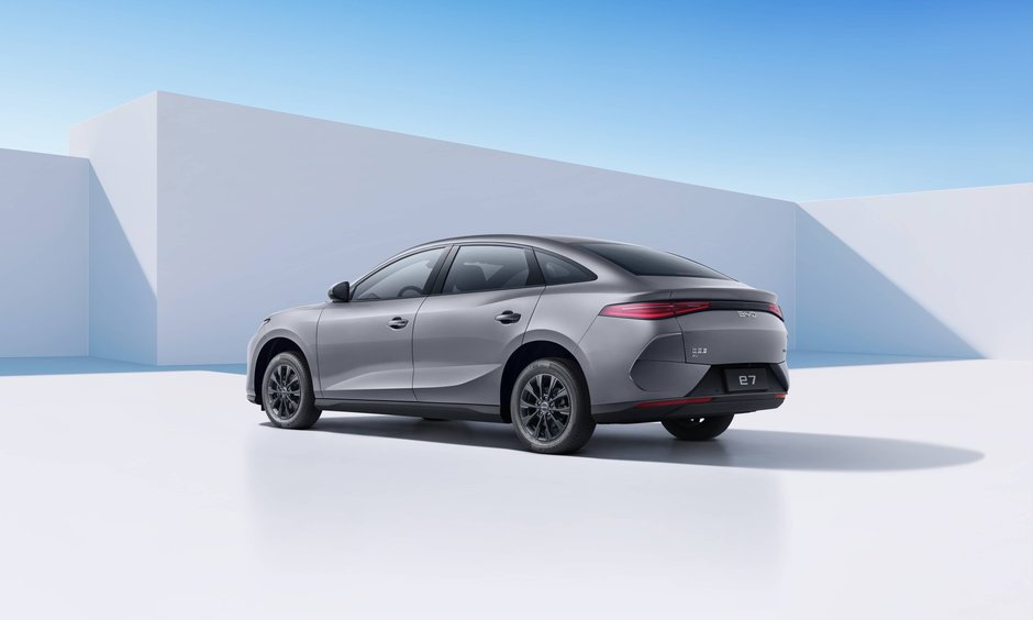 BYD e7