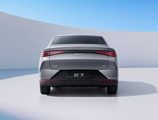 BYD e7