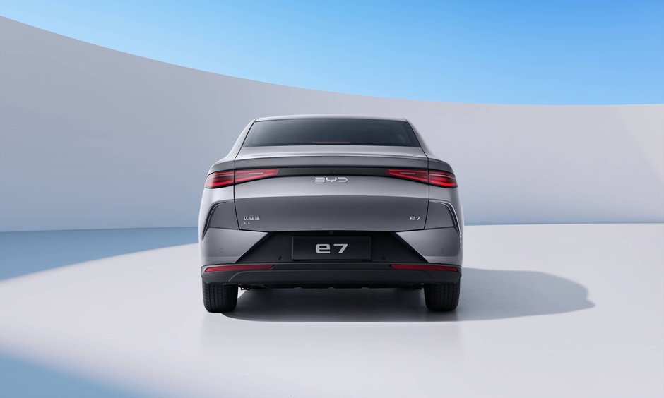 BYD e7