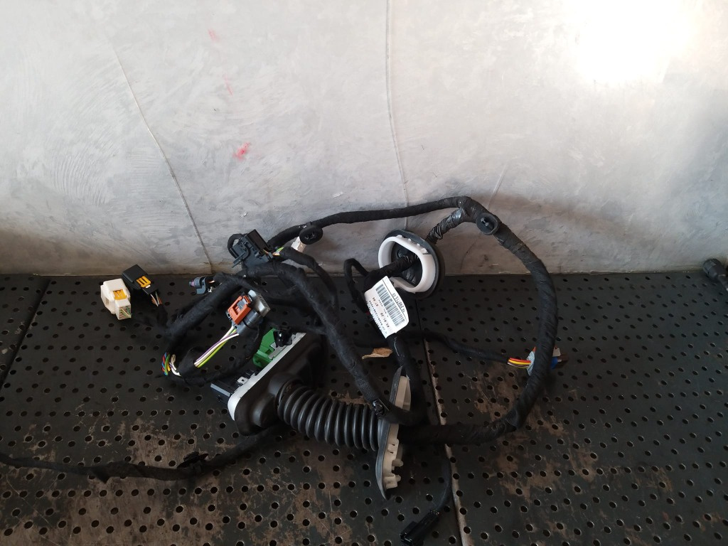 Cablaj instalatie electrica usa dreapta fata peugeot 5008 2 9829071580
