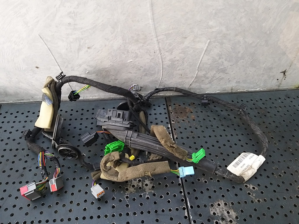 Cablaj instalatie electrica usa dreapta fata volvo xc60 d-31374749-002