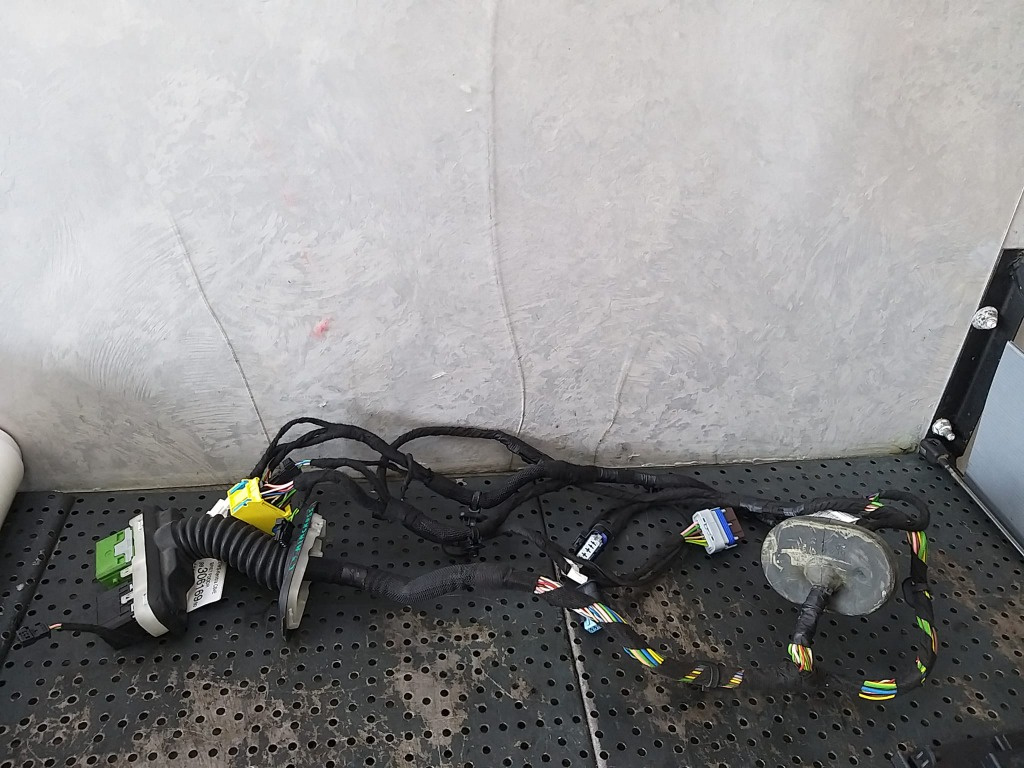 Cablaj instalatie electrica usa stanga fata citroen c5 aircross 9830598580