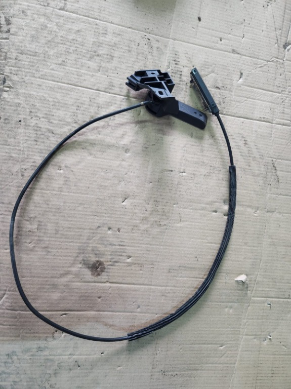 Cablu + maner capota Vw Passat B7 an de fabricatie 2012 Cod : 1K1828633