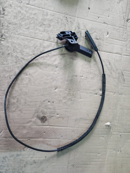 Cablu + maner capota Vw Passat B7 an de fabricatie 2012 Cod : 1K1828633