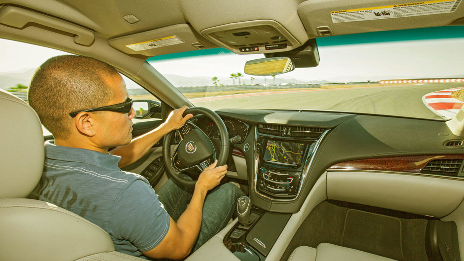 Cadillac da cate $100 celor care fac un test-drive cu masinile marcii Cadillac da cate $100 celor care fac un test-drive cu masinile marcii