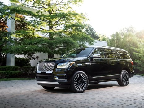 Cadillac Escalade si Lincoln Navigator