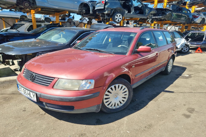 Cadru motor Volkswagen Passat B5 1999 avant 1.6 benzina AHL