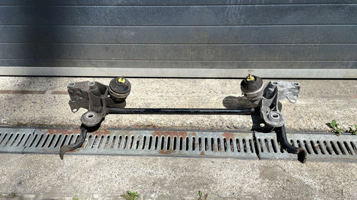 Cadru suport motor cod 8D0199382AE , 8E0199352J , 8E0199351 pentru Skoda Superb I an 2006