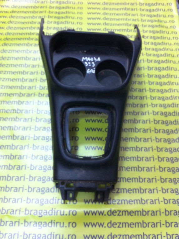Cal schimbator cu suport pahare Mazda 323 BA [1994 - 1998] Hatchback 5-usi 1.5 MT (88 hp) F V (BA) 1.5L Z5 I4