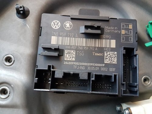 Calculator comanda usa dreapta fata 7n0959792a skoda superb II