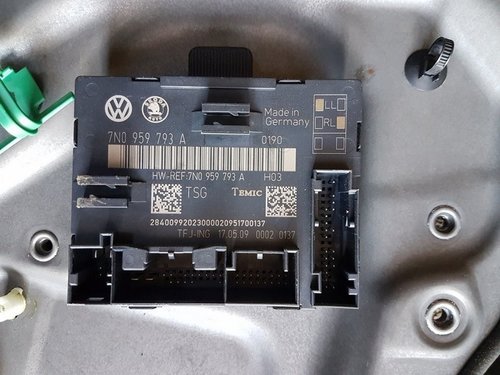 Calculator comanda usa stanga fata 7n0959793a skoda yeti
