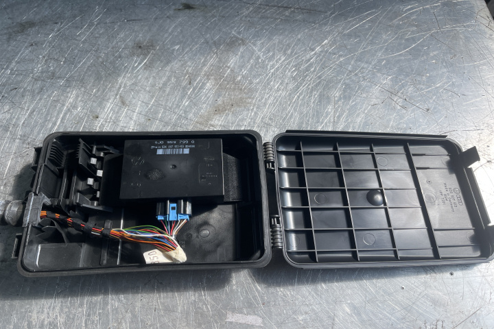 Calculator confort 1J0959799Q / 1J0 959 799 Q Volkswagen VW Golf 4 [1997 - 2006] Hatchback 5-usi 1.4 MT (75 hp)