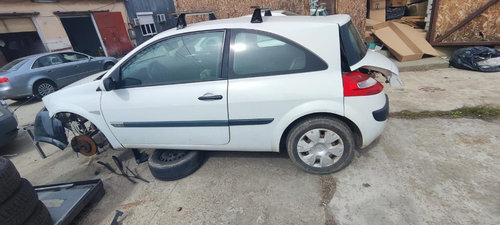 Calculator confort Renault Megane 2 1.5 dci 63Kw / 86 Cp euro 4,cod motor K9K724 ,transmisie manuala...