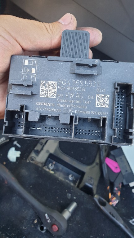 Calculator Confort Usa Stanga Fata Skoda Octavia 3 cod 5Q4959593E