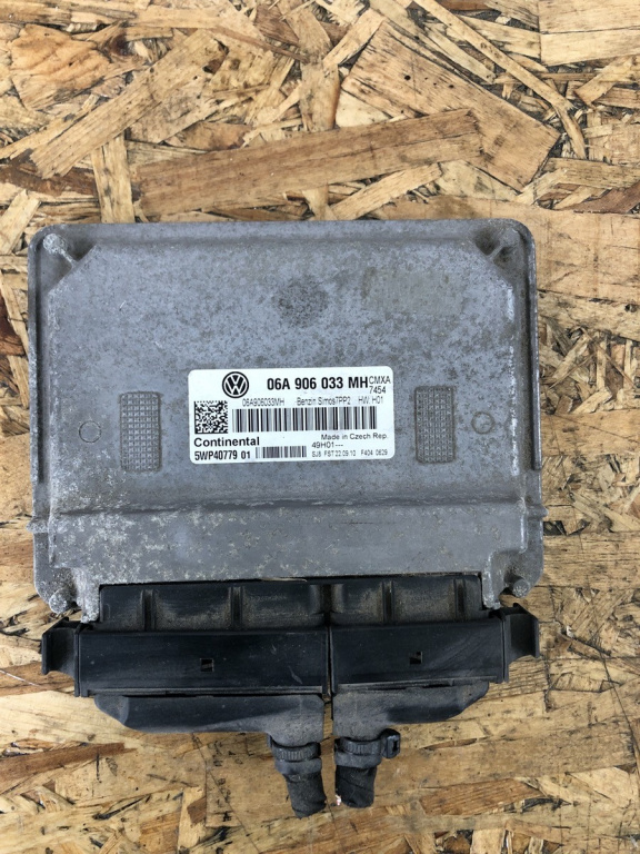 Calculator ecu motor VW Golf 6 sedan 2009 (06A906033MH)