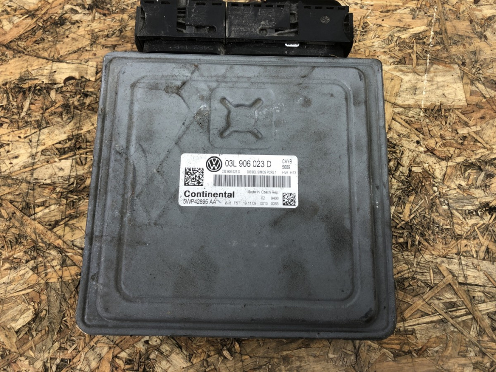Calculator ECU motor VW Polo 6R hatchback 2010 (03L906023D)