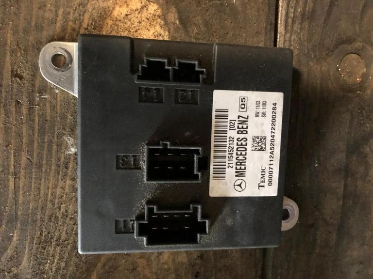 Calculator lumini 2115452132 Mercedes-Benz E-Class W211 [2002 - 2006]