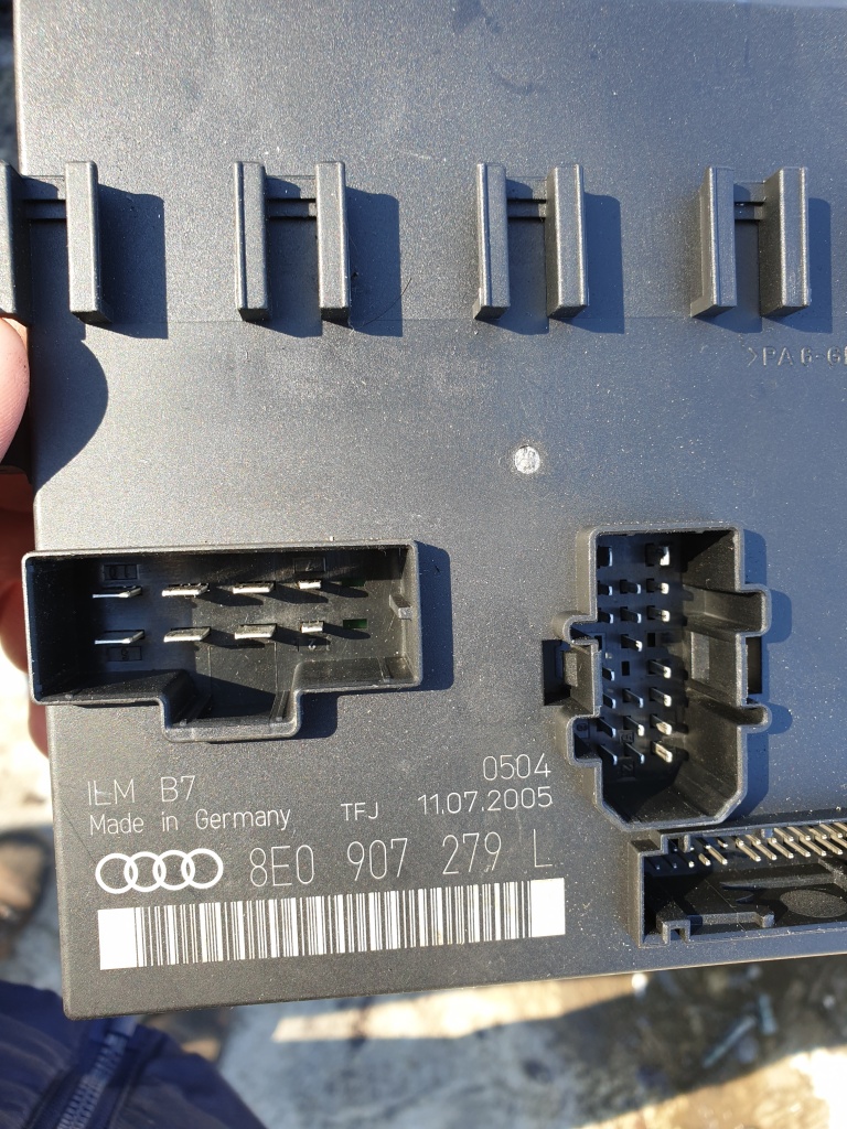 Calculator lumini audi a4 b7 cod 8e0907279l