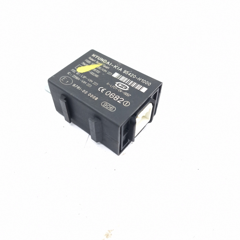 Calculator / Modul Centralizare Hyundai TUCSON (JM) 2004 - 2010 Motorina 95420H1000, F005V0800, E197RI000008, 97RI-00-0008, 97RI000008, 2298AVIM223, LXPVIM223, RLPD1040057