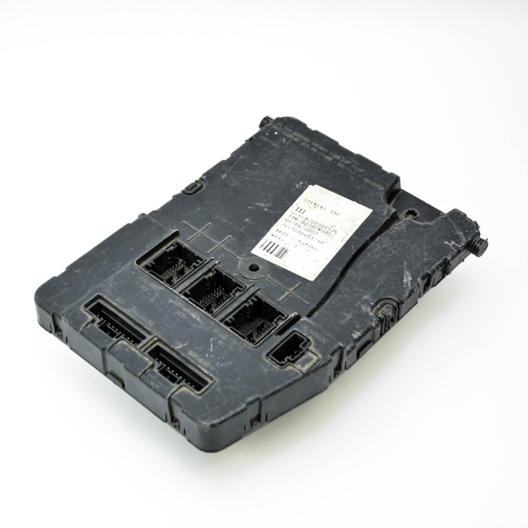 Calculator / Modul Renault MEGANE 2 2002 - 2010 Benzina 8200305575