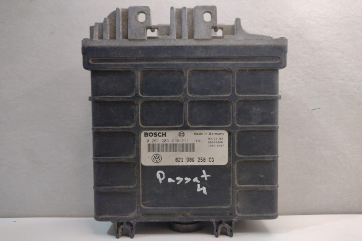 Calculator Motor Bosch ECU 021906258CG / 0261203210 / 211 Volkswagen VW Golf 3 [1991 - 1998]