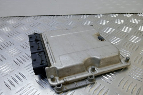 Calculator motor Bosch ECU 1.9 DCI 0281010632 / 28SA5609 / 8200118526 / HOM820005 Renault Trafic 2 [...