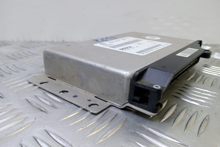 Calculator Motor Bosch ECU 8D0907389D / 0265109463 Volkswagen VW Passat B5 [1996 - 2000]