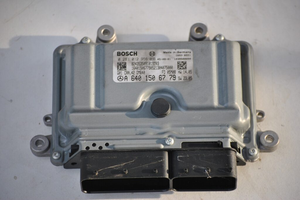 Calculator Motor BOSCH MERCEDES-BENZ W169 0 281 012 956 / 0281012956 / A 640 150 67 79 / A6401506779 / CRA 42 / CRA420 281 012 956 / 0281012956 / A 640 150 67 79 / A6401506779 / CRA 42 / CRA42