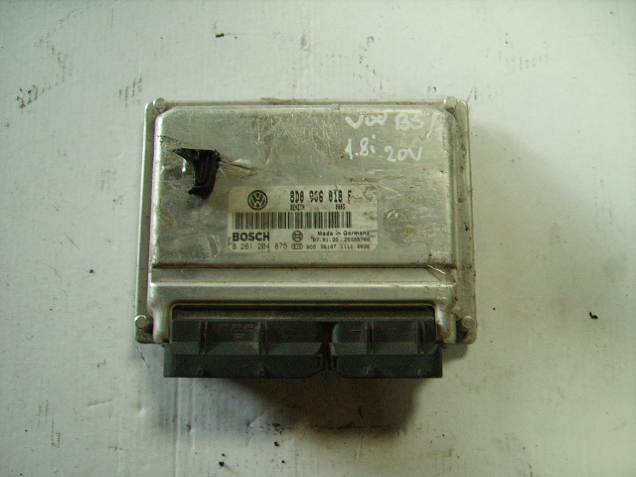 Calculator motor cu cip VW Passat B5 1.9tdi; Bosch 0 261 204 875