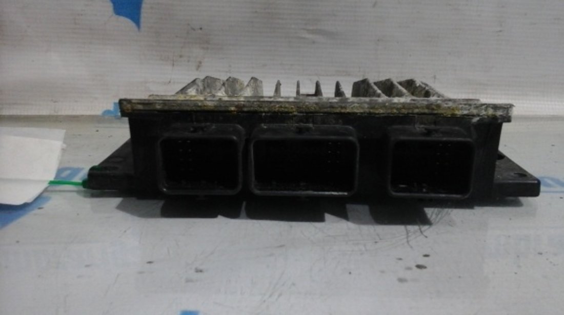 Calculator motor ecm ecu Dacia Logan