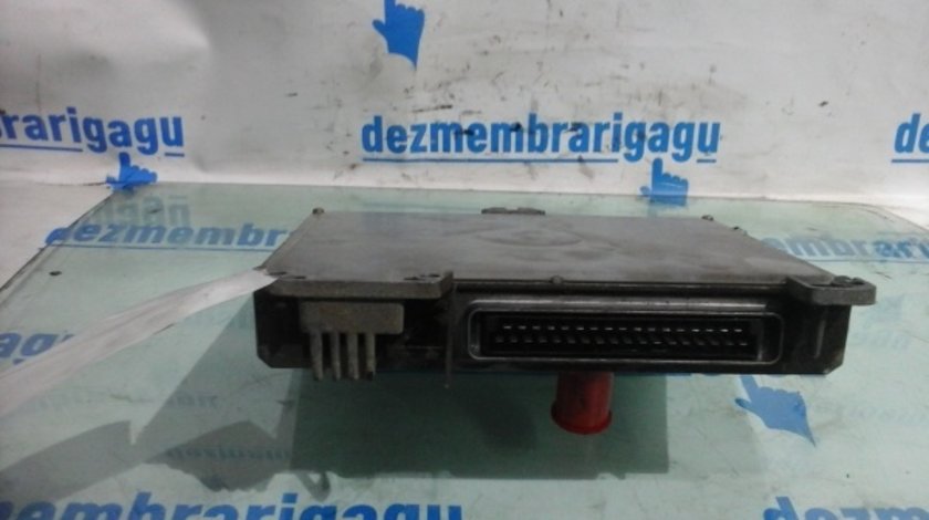 Calculator motor ecm ecu Renault 25