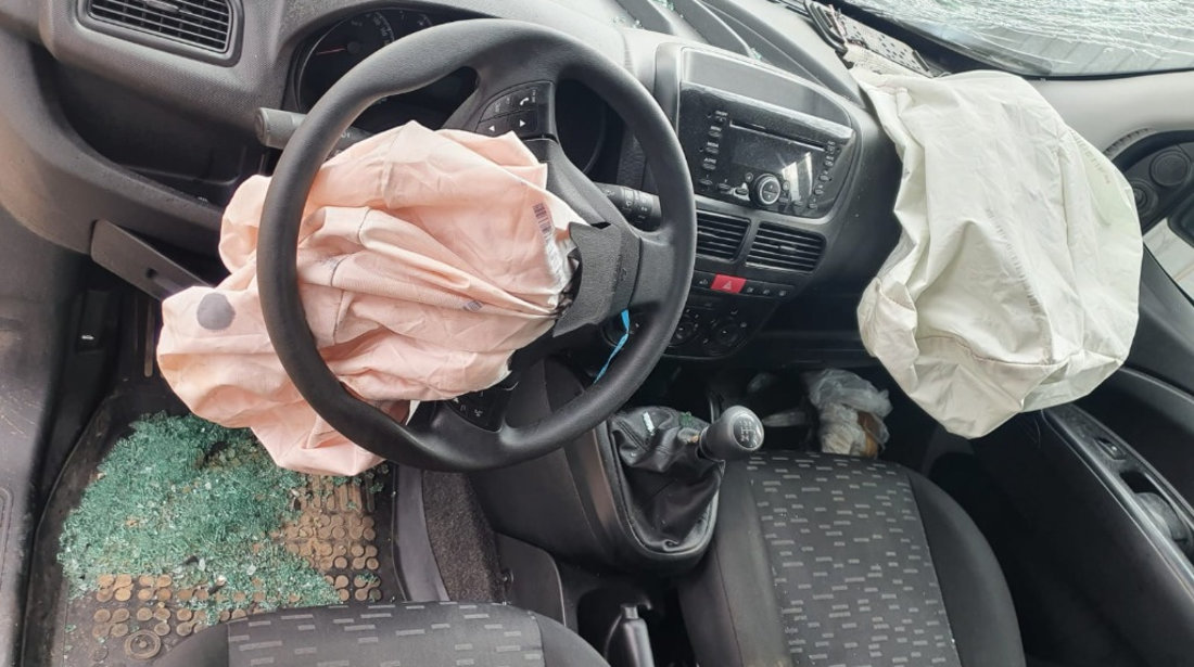 Calculator motor ECU Opel Combo 2018 5 locuri 1.4