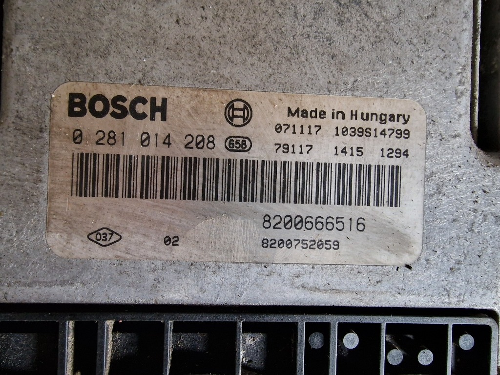 Calculator Motor Ecu Opel Vivaro 2.0DCI cod 8200666516