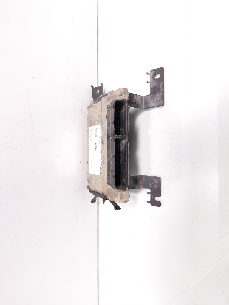 Calculator motor ECU Siemens, cod 06A906033K, Skoda Octavia 1 (1U2) 1.6 benz, AVU (id:696477)