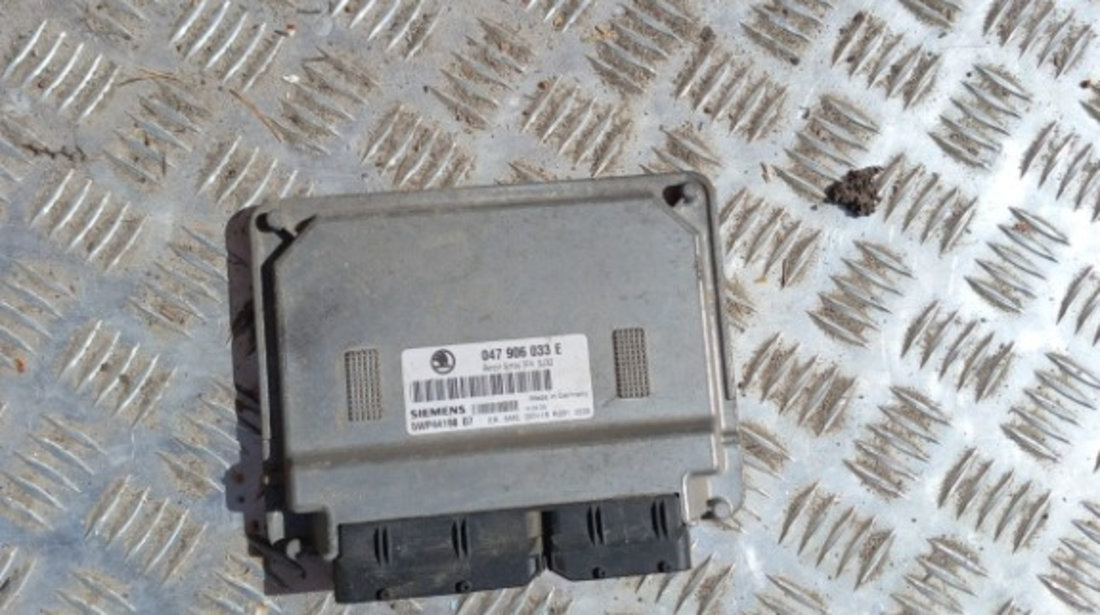 Calculator motor ECU skoda fabia 1. 4 benzina an 2001 cod 047906033E