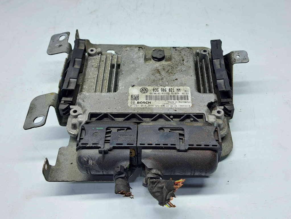 Calculator motor ECU Volkswagen Touran (1T1, 1T2) [Fabr 2003-2010] 03G906021MM 1.9 TDI BXE 77KW / 105CP 1.9 TDI BXE 77KW / 105CP