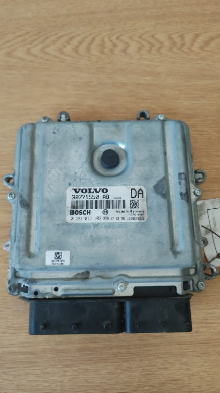Calculator motor ECU VOLVO V70 D5244T an 2007 cod 30771550AB / 0281012103