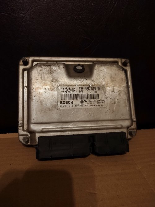 Calculator motor Ecu VW Passat 038906019BK 0281010305