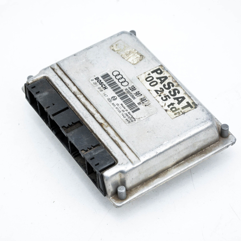 Calculator Motor / ECU VW PASSAT B5, B5.5 1996 - 2005 3B0907401J, 0281010147