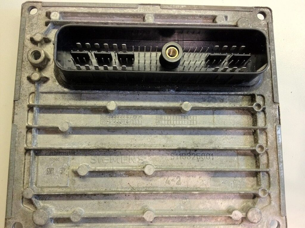 Calculator Motor SIEMENS FORD FIESTA 2S6A-12A650-TE / 2S6A 12A650 TE / 2S6A12A650TE / S118107003 F / S118107003F / SIM22 / J38AC2S6A-12A650-TE / 2S6A 12A650 TE / 2S6A12A650TE / S118107003 F / S118107003F / SIM22 / J38AC